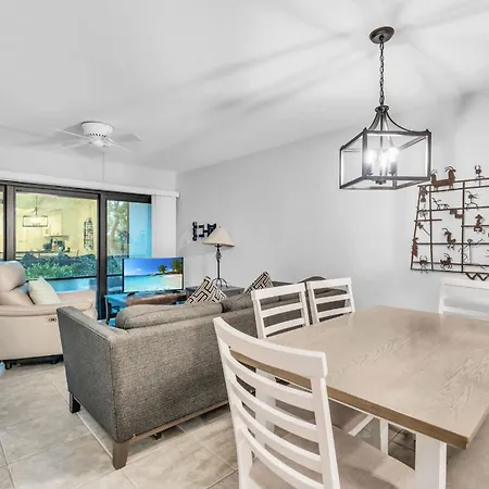 Villa First Floor - Quick Walk To Amenities
